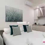 Black And Porta Venezia Apartment *