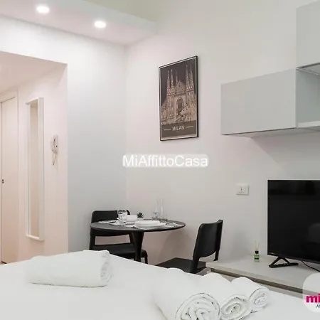 Black And Porta Venezia Apartment Milan